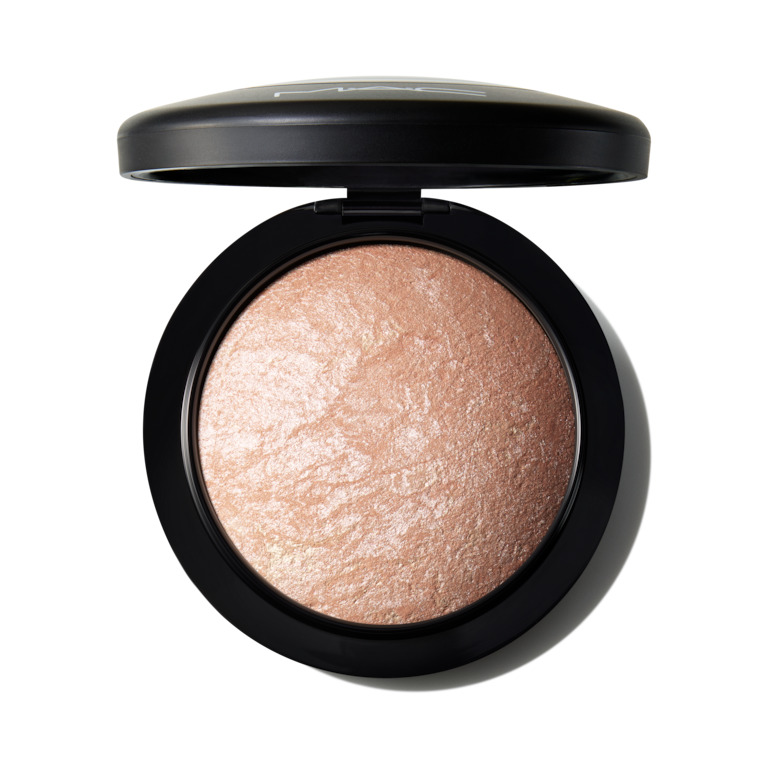 M.A.C Mineralize Skinfinish Highlighter - Soft & Gentle (10 gms)